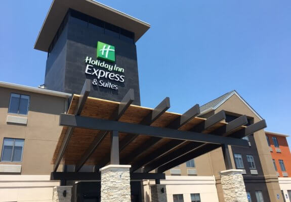 Holiday Inn Express and Suites Locust Grove Exterior